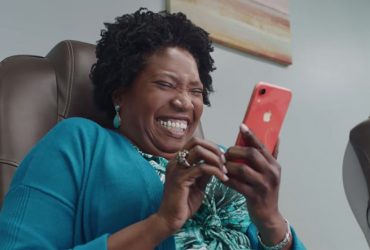 Apple, İki Yeni Reklam Filmi Yayınladı