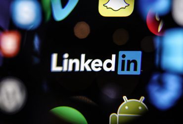 Casuslar, Olmayan Bir Yüzle LinkedIn'de Siyasileri Ekledi