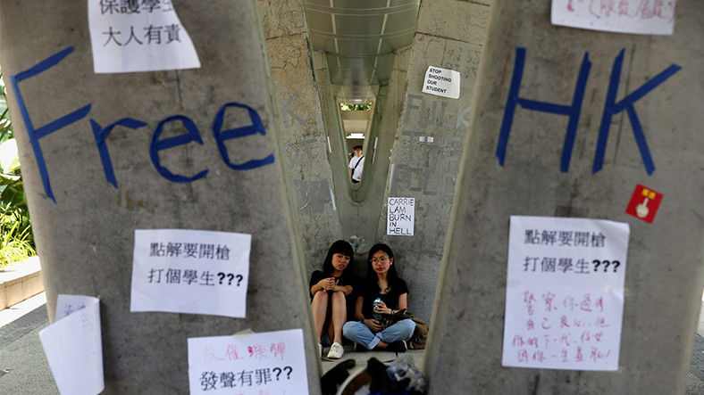 Hong Kong, Protestocuların İnternet Kullanımını Denetliyor