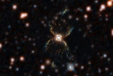 Hubble, Güney Yengeç Bulutsusu'nun Fotoğrafını Çekti