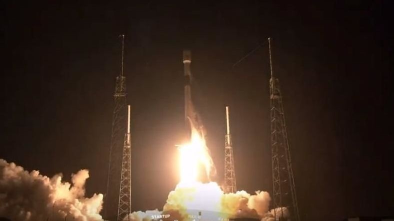 SpaceX, Starlink Uydularıyla Dolu Falcon 9 Roketini Fırlattı