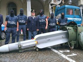 İtalyan Polisi, Neo Nazi Baskınlarında Füze Ele Geçirdi