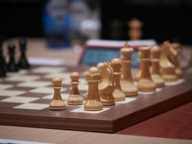 Satranç Ustası Turnuvada Telefonuyla Hile Yaparken Yakalandı